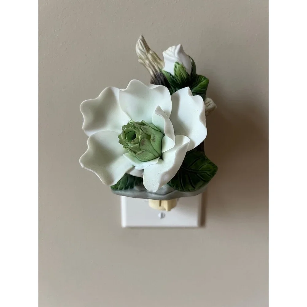 Ceramic Magnolia Bloom Floral Nightlight & 2 Hummingbird Bird Magnets - Picture 5 of 5